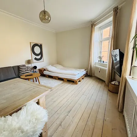 Apartment Near & Metro - Perfect For Friends & Family