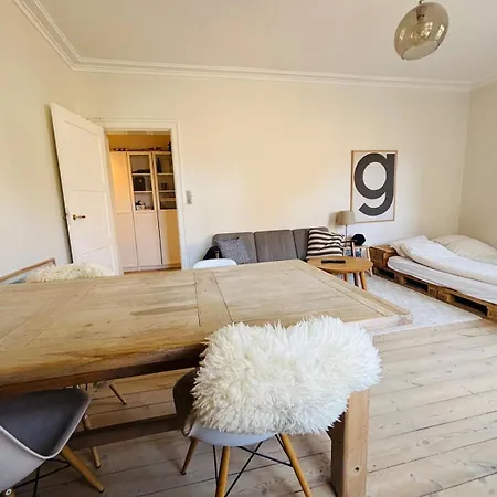 Apartment Near & Metro - Perfect For Friends & Family