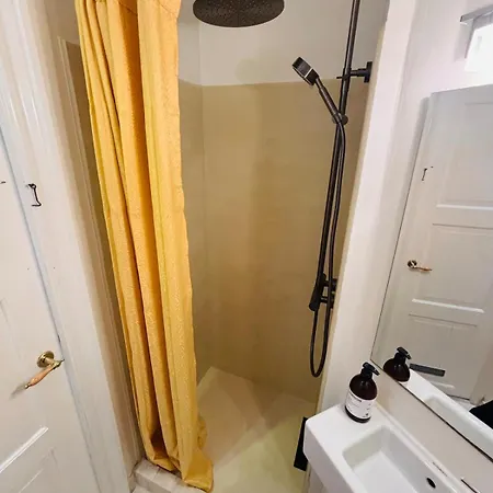 Apartment Near & Metro - Perfect For Friends & Family *
