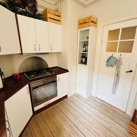 Apartment Near & Metro - Perfect For Friends & Family