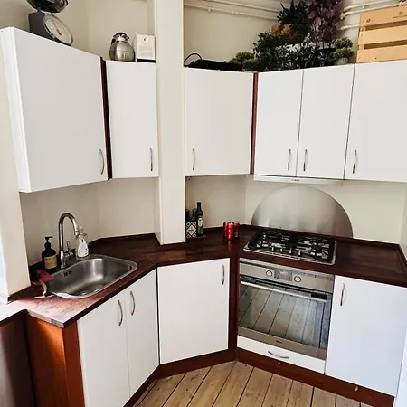 Near & Metro - Perfect For Friends & Family Apartment