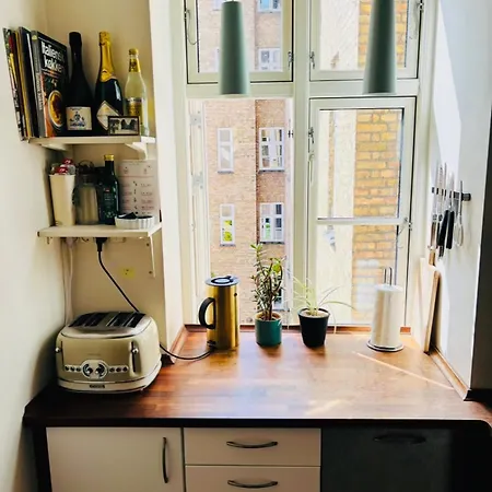 Apartment Near & Metro - Perfect For Friends & Family *