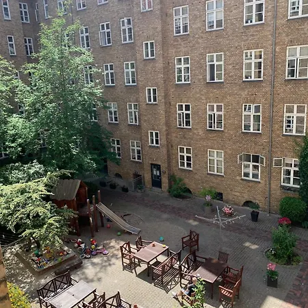 Near & Metro - Perfect For Friends & Family Apartment Copenhagen